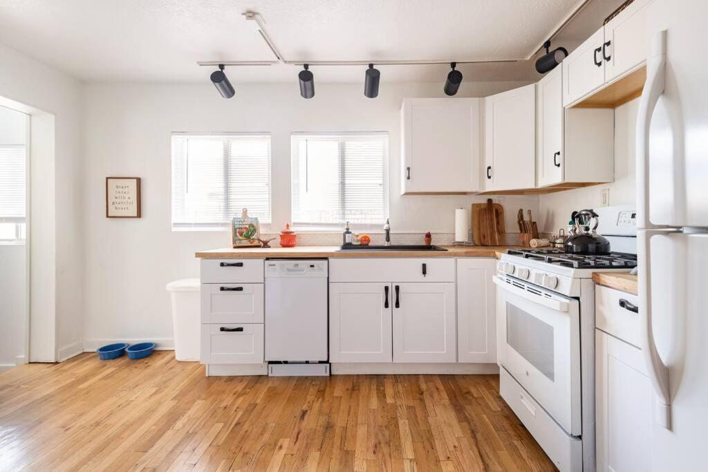 House With Great Beds, Full Kitchen, Fenced Yard Villa Albuquerque Exterior photo